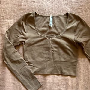 NWOT Athleta Aurora Brown/Sand Seamless crop Top